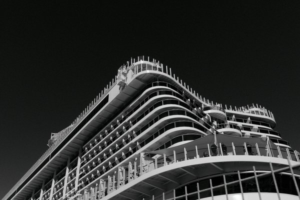 Quels sont les meilleurs conseils pour une croisière en voilier autour des îles grecques : itinéraires et périodes idéales ?